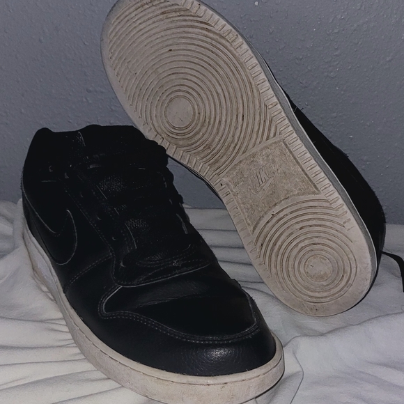 Nike Men's Black and White Sneakers - Picture 1 of 6